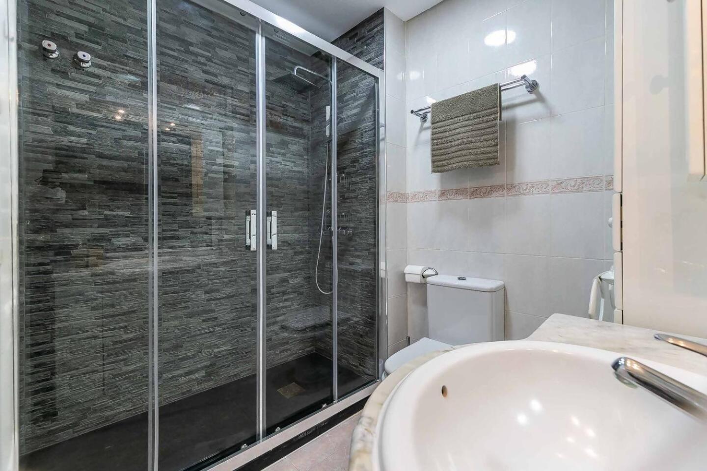 Cyv 1 Bed 1 Bath Beach View Фуeнхирола Екстериор снимка